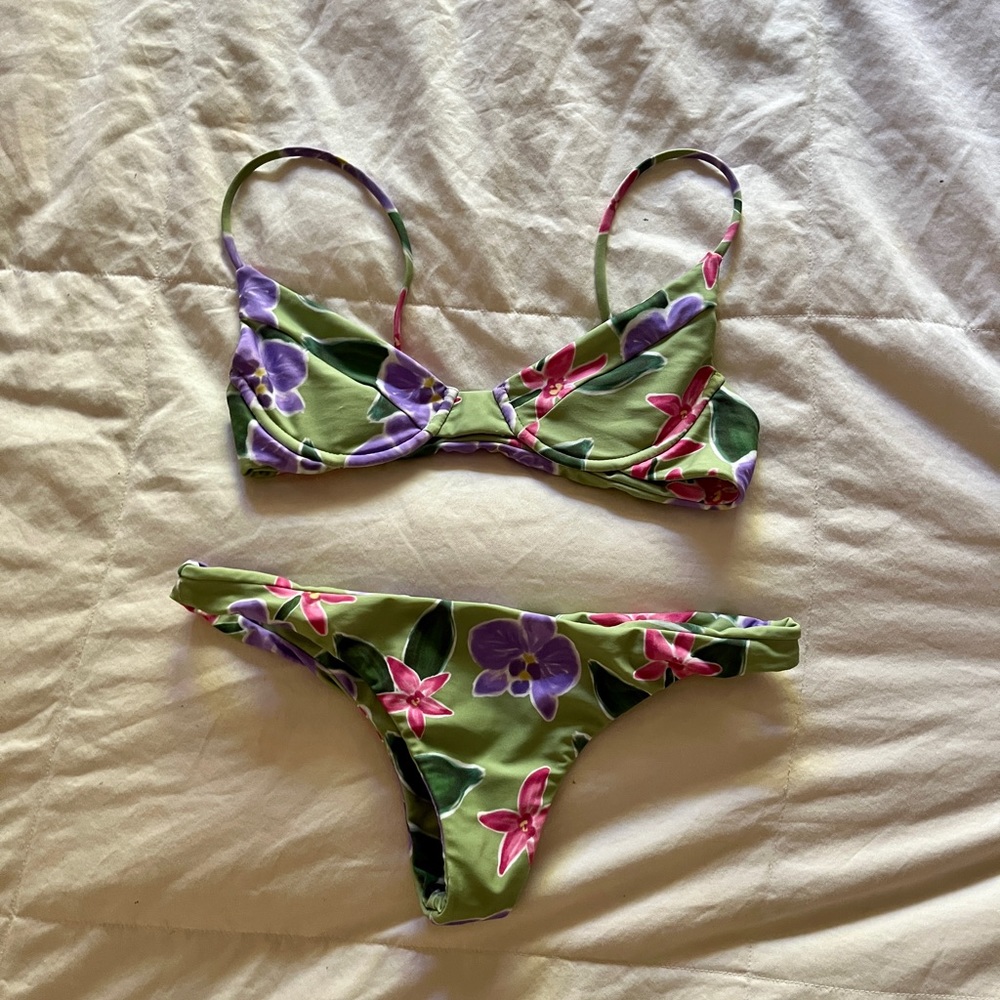 Benoa garden isle shea top and hina bottom sold